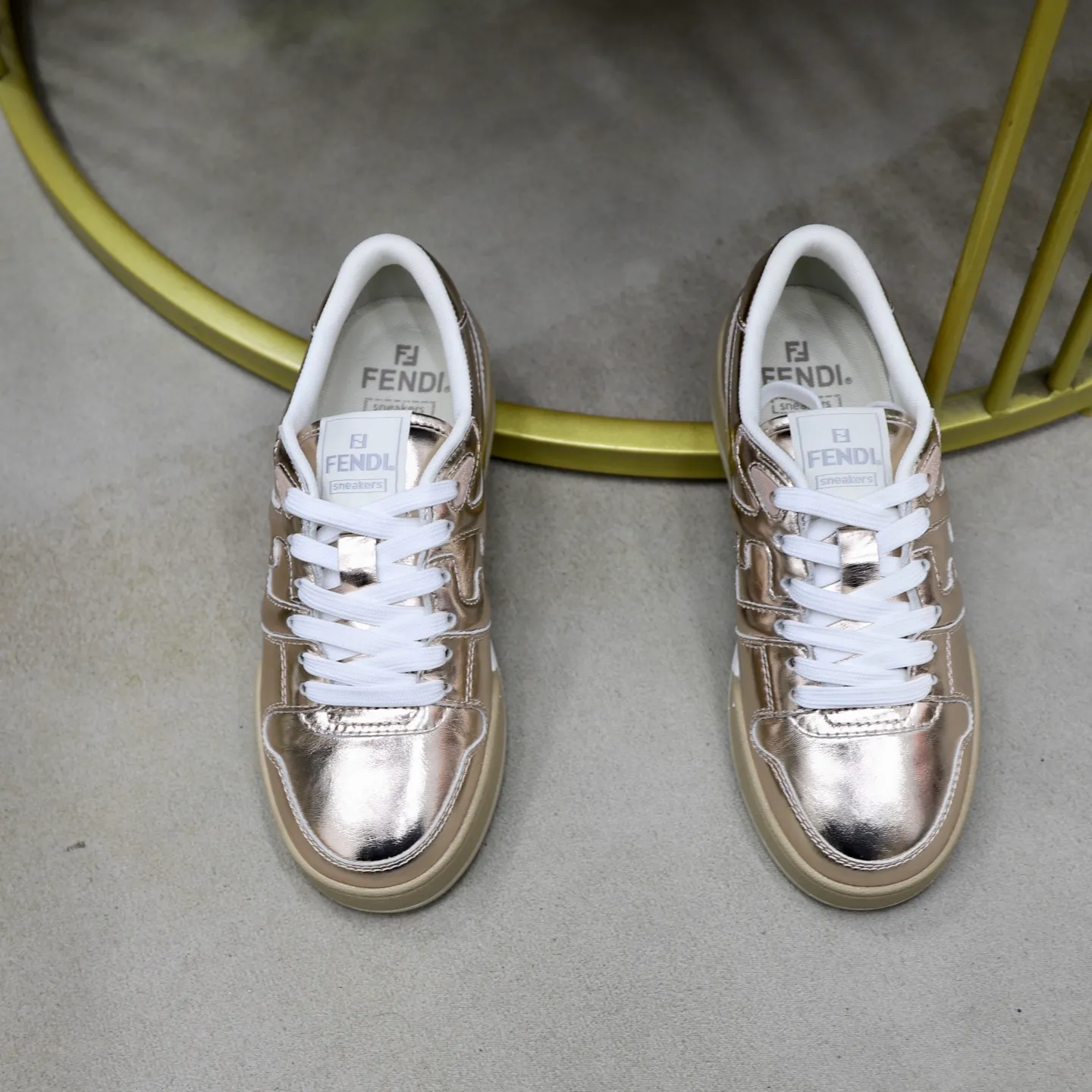 Ex-factory price: 640🔥Couple model (top original order) Brand: FENDI Size: 35-44 (customized for men 38 and 45) Grade: original order quality High version Material: Imported original cowhide stitching ➕ High-quality and comfortable lining Original TPU lightweight anti-slip outsole Style category: Travel fashion casual shoes Versatile trend